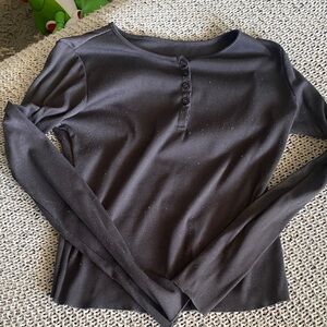 2 size M fitted long sleeve tee